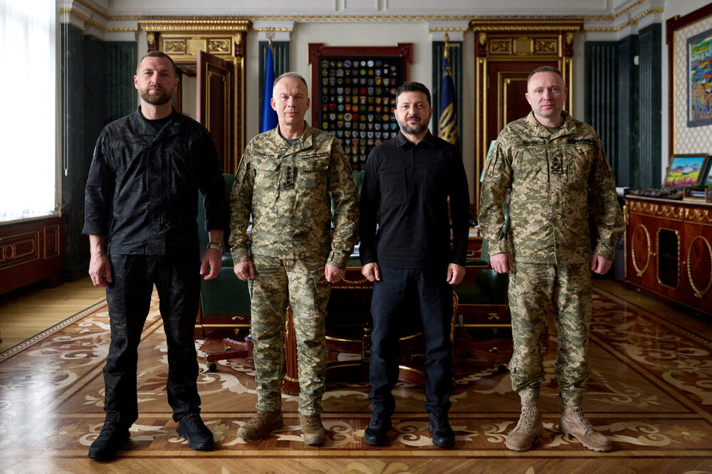 Zelenski sa Drapatijem, Sirskim i vršiocem dužnosti ministra odbrane Jevgenijem Hmarom juče u Kijevu, Foto: Rojters