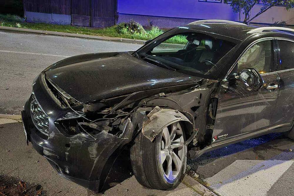 Službeni automobil koji je Lekić slupao