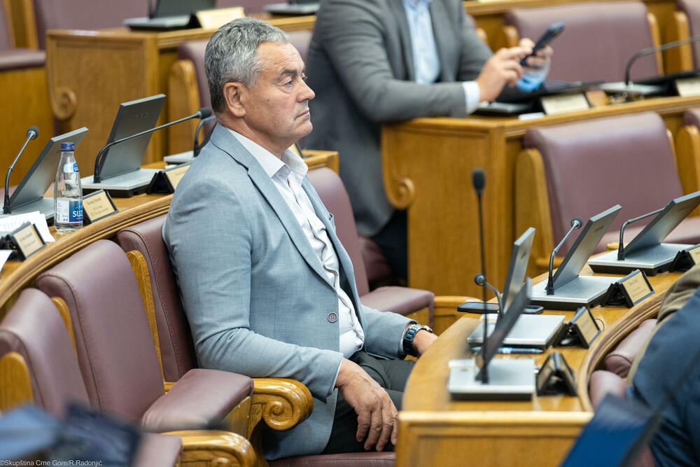 Može da bude miran u poslaničkoj klupi: Lekić