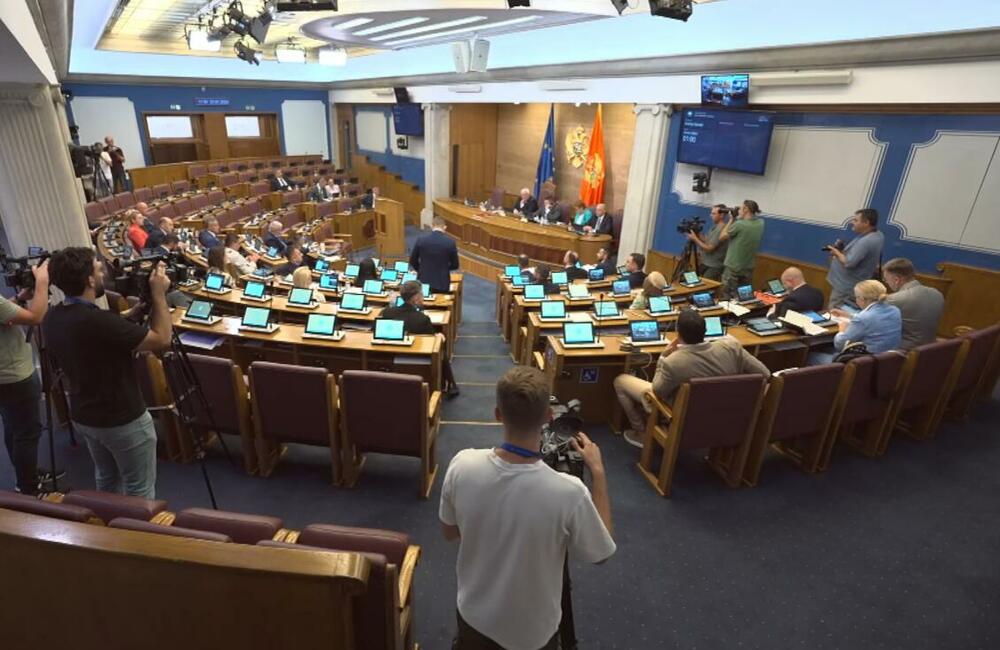 UŽIVO Spajić nije došao u Skupštinu, opozicija traži odgađanje...