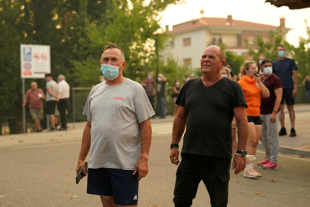 <p>Više od 10.000 ljudi je evakuisano, dok su vatrogasci pokušavali da stave požare pod kontrolu</p>