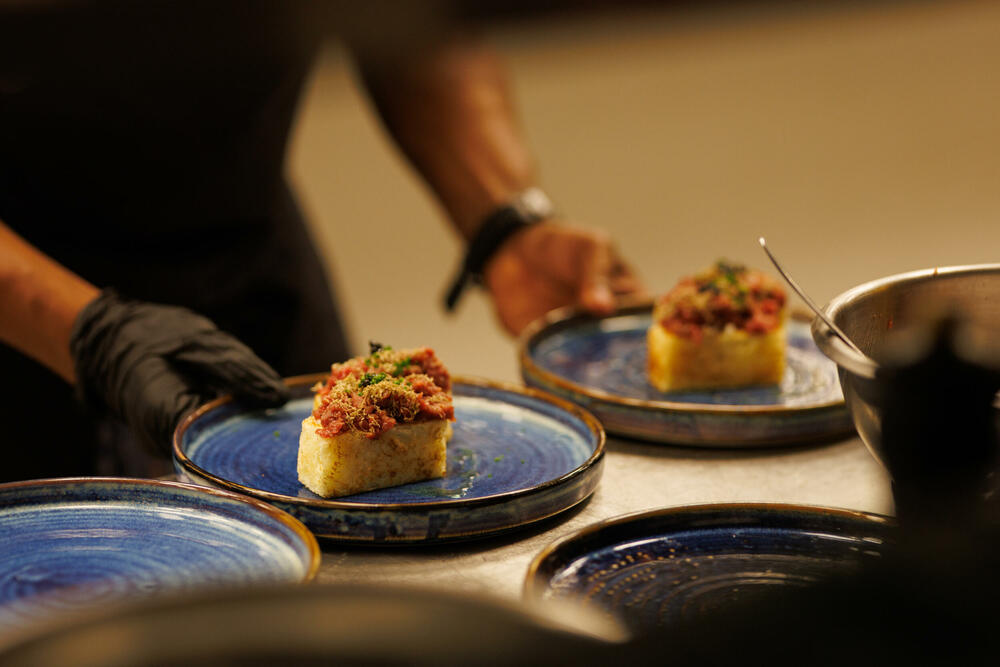 <p>Kraj jula i početak avgusta na Dukley Rivijeri donose program<br /> ispunjen muzikom, gastronomijom i prepoznatljivim ljetnjim događajima. U centru pažnje su Lunar Escape, 29. jula na Sumosan Montenegro, i drugo izdanje Laguna White Gala, 1. avgusta, dvije večeri koje već zauzimaju posebno mjesto u kalendaru sezone.</p>