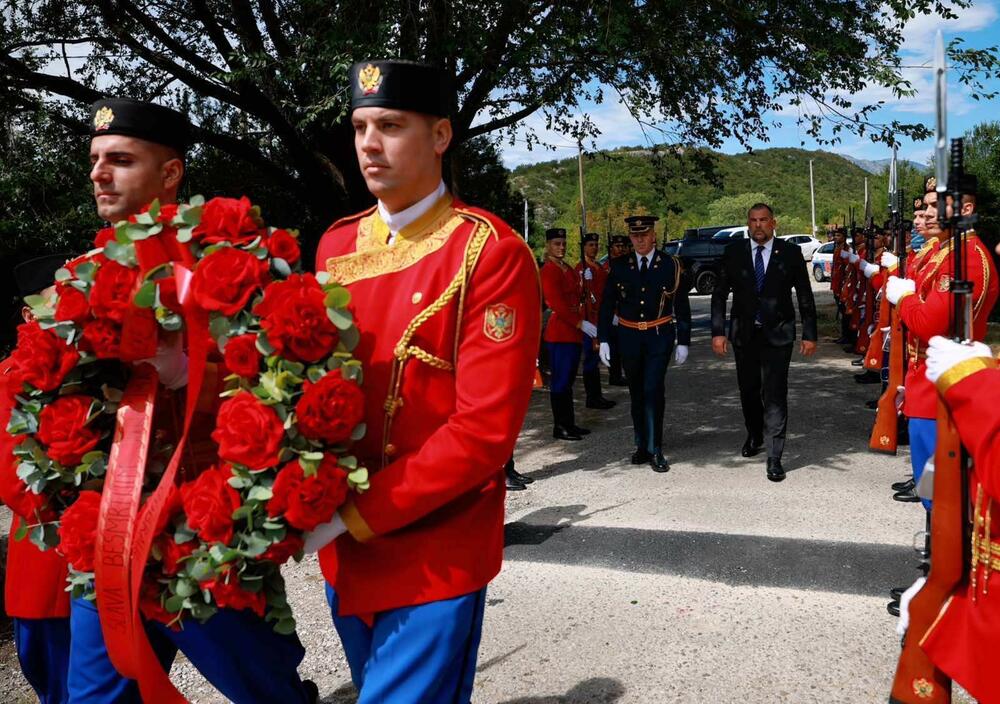 Krapović i Vuksanović položili vijenac: "Junaci Martinića uramili...