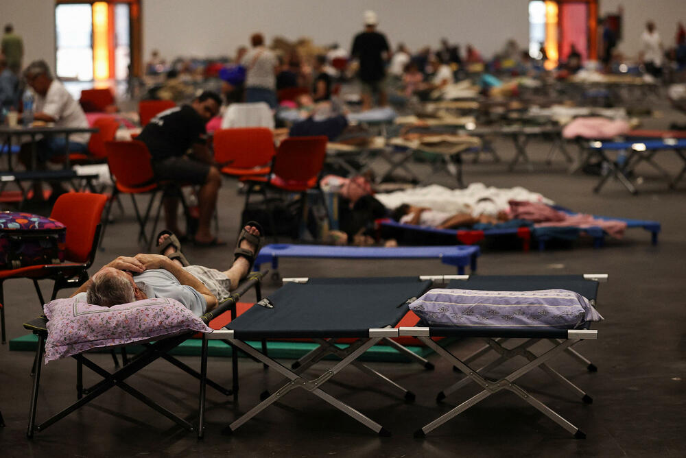 <p>Veliki šumski požari primorali su na evakuaciju oko 200.000 ljudi u jugozapadnoj Francuskoj i centralnoj Španiji, pri čemu su građani juče bježali iz mjesta u blizini Madrida i Bordoa dok se vatra nekontrolisano širila</p>