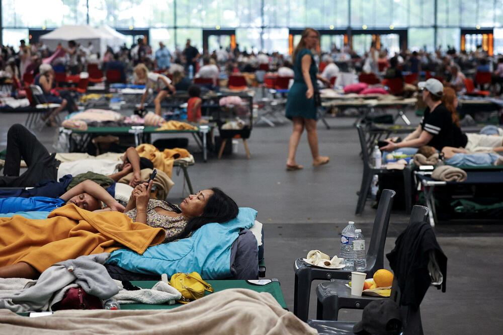 Evakuisani stanovnici Bordoa, Foto: Reuters