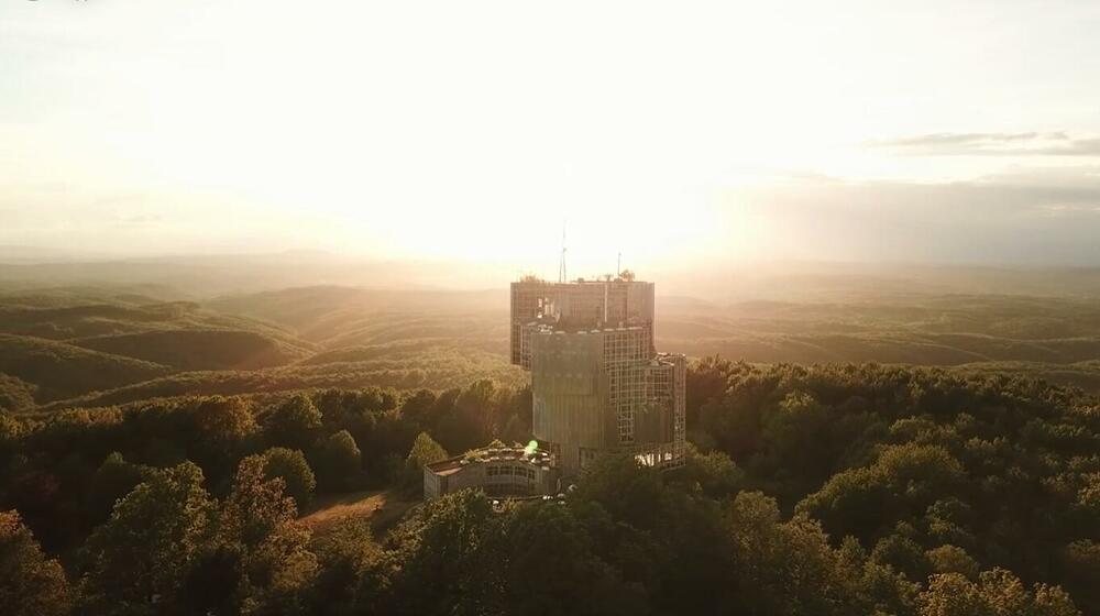 “Spomenik revolucije”