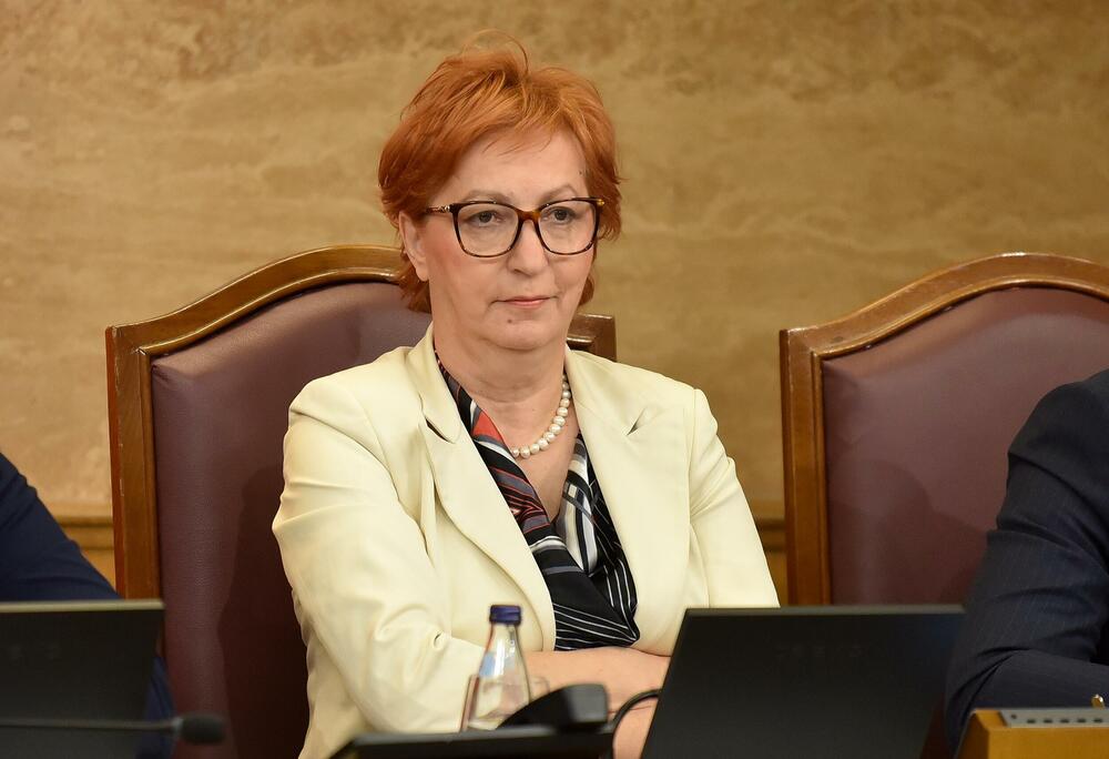 <p>Premijer Milojko Spajić odgovarao je na pitanja poslanika, na posebnoj sjednici Skupštine posvećenoj Premijerskom satu</p>
