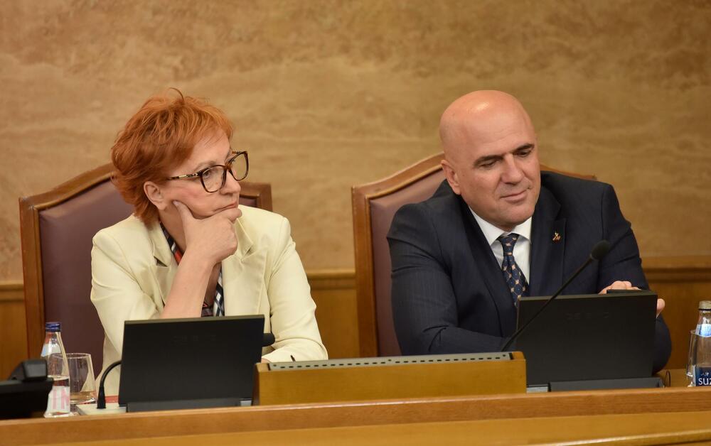 <p>Premijer Milojko Spajić odgovarao je na pitanja poslanika, na posebnoj sjednici Skupštine posvećenoj Premijerskom satu</p>