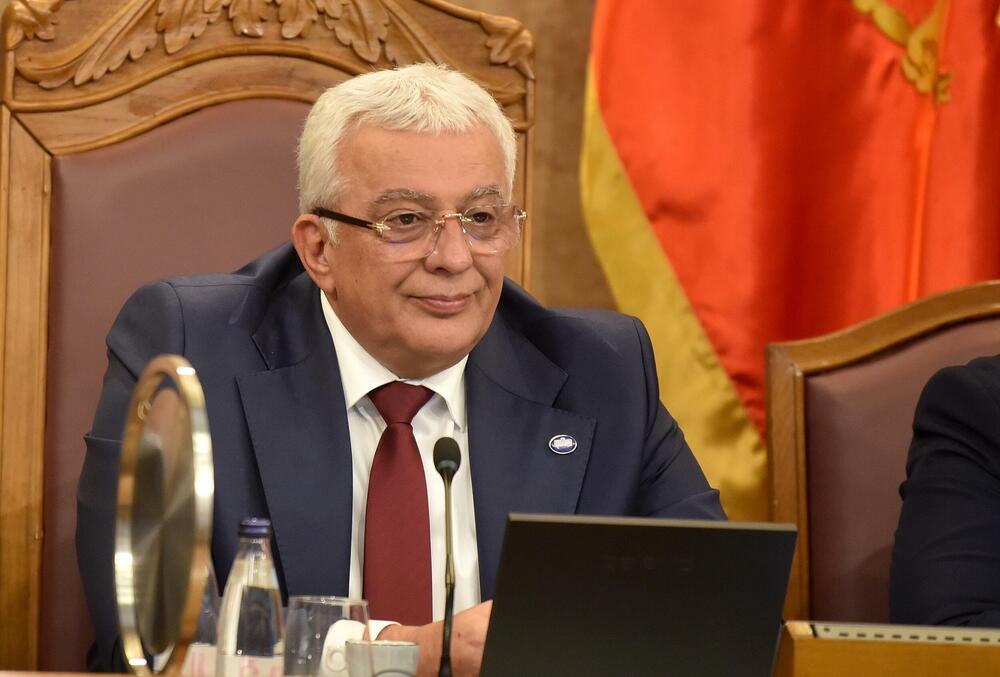 <p>Premijer Milojko Spajić odgovarao je na pitanja poslanika, na posebnoj sjednici Skupštine posvećenoj Premijerskom satu</p>