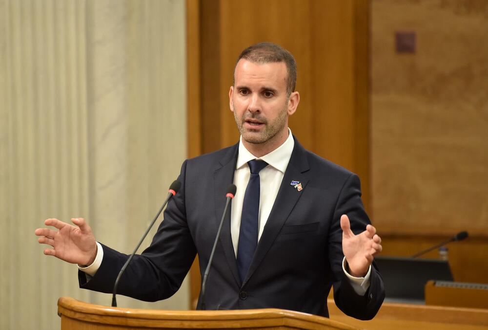 <p>Premijer Milojko Spajić odgovarao je na pitanja poslanika, na posebnoj sjednici Skupštine posvećenoj Premijerskom satu</p>