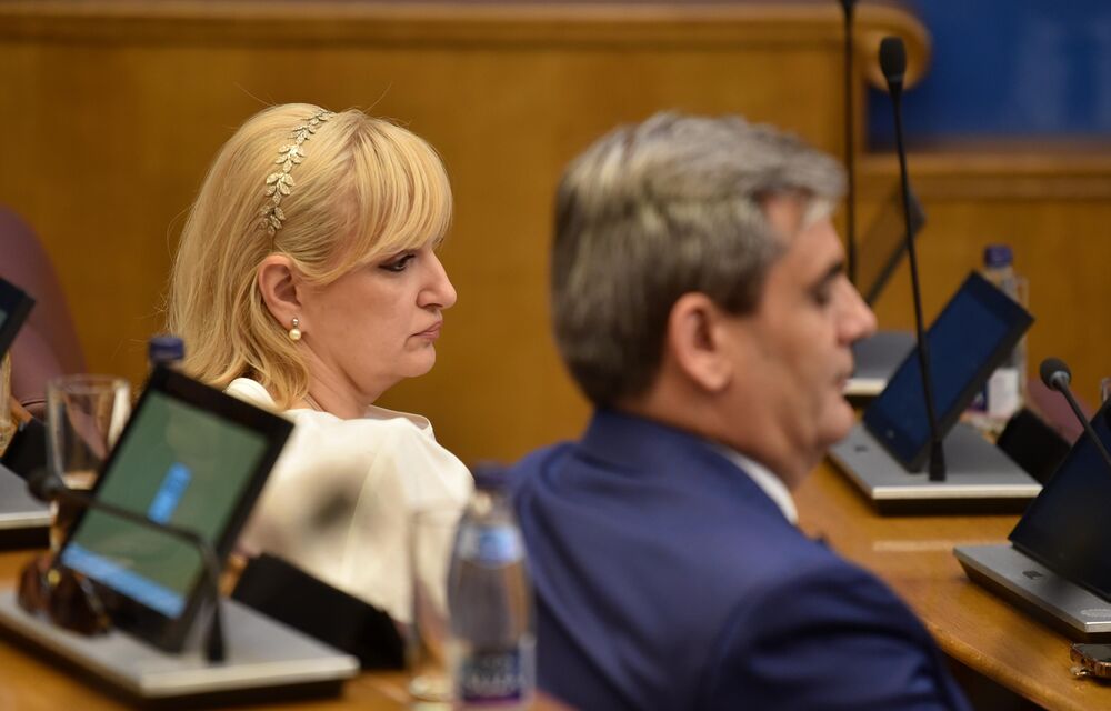 <p>Premijer Milojko Spajić odgovarao je na pitanja poslanika, na posebnoj sjednici Skupštine posvećenoj Premijerskom satu</p>