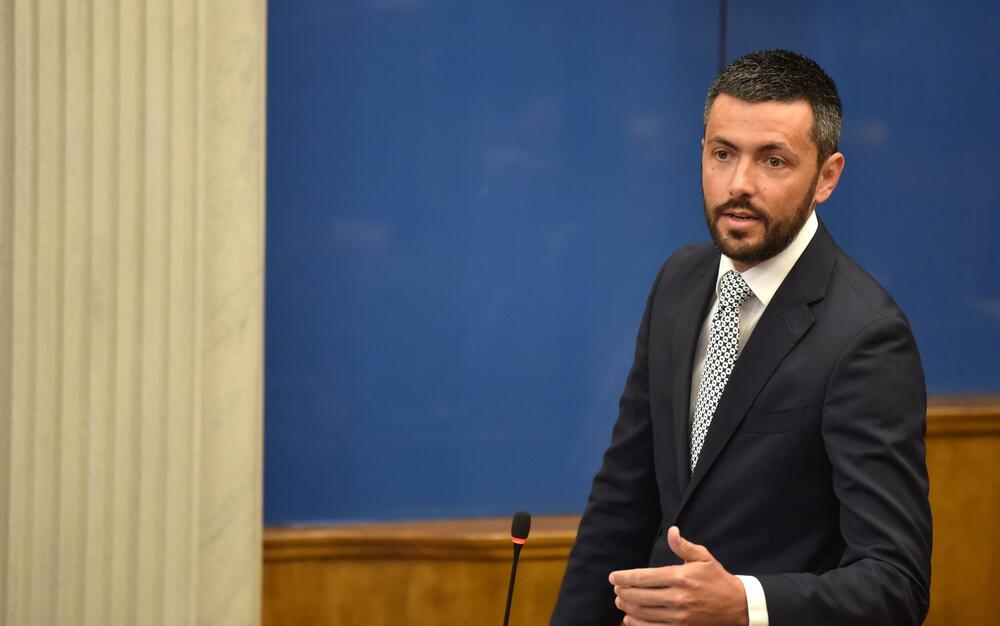 <p>Premijer Milojko Spajić odgovarao je na pitanja poslanika, na posebnoj sjednici Skupštine posvećenoj Premijerskom satu</p>
