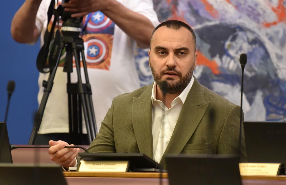 <p>Premijer Milojko Spajić odgovarao je na pitanja poslanika, na posebnoj sjednici Skupštine posvećenoj Premijerskom satu</p>