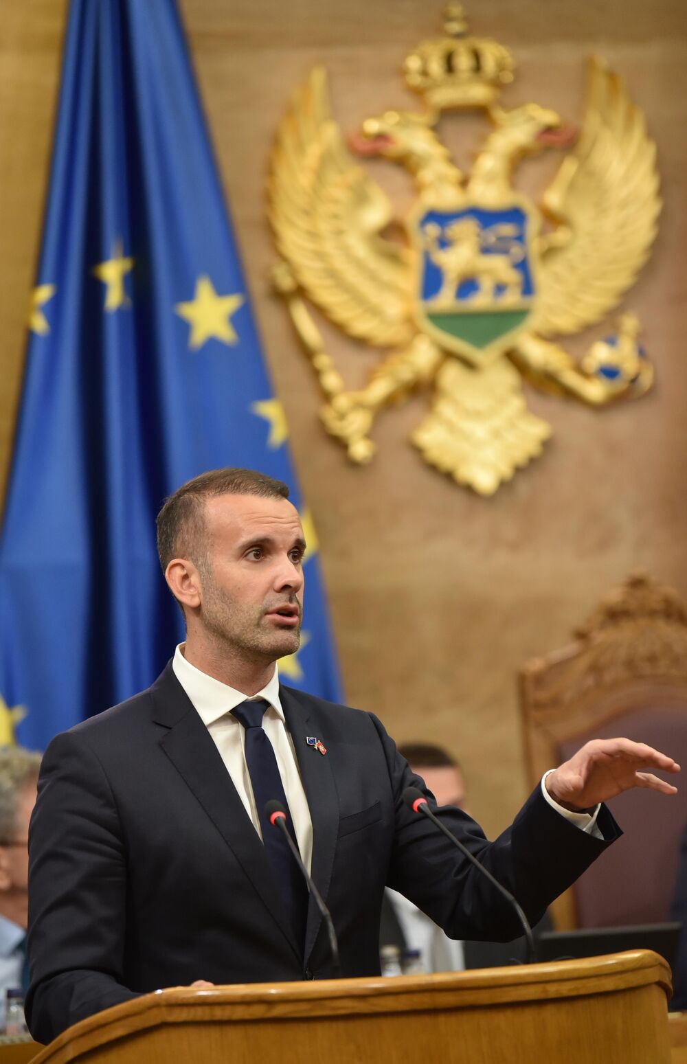 <p>Premijer Milojko Spajić odgovarao je na pitanja poslanika, na posebnoj sjednici Skupštine posvećenoj Premijerskom satu</p>