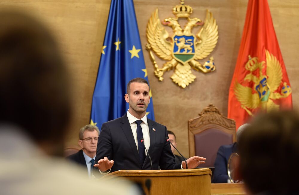 <p>Premijer Milojko Spajić odgovarao je na pitanja poslanika, na posebnoj sjednici Skupštine posvećenoj Premijerskom satu</p>