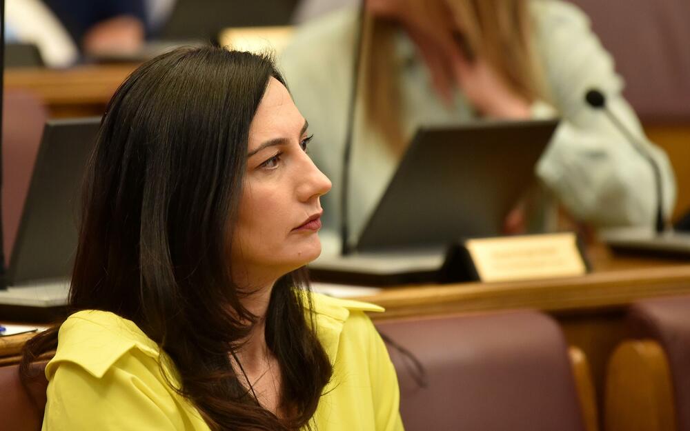 <p>Premijer Milojko Spajić odgovarao je na pitanja poslanika, na posebnoj sjednici Skupštine posvećenoj Premijerskom satu</p>