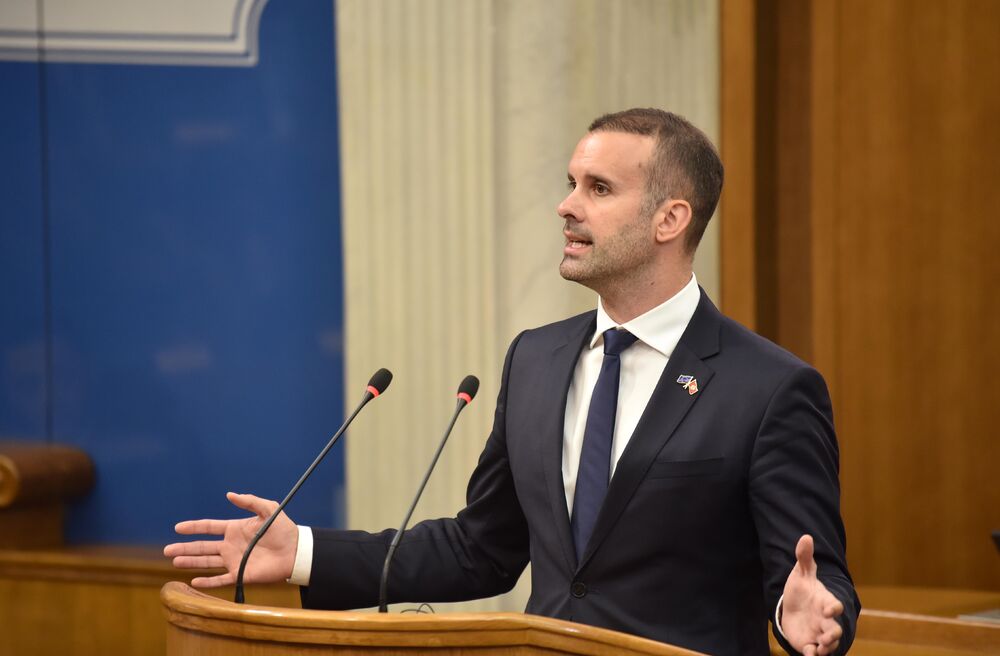 <p>Premijer Milojko Spajić odgovarao je na pitanja poslanika, na posebnoj sjednici Skupštine posvećenoj Premijerskom satu</p>