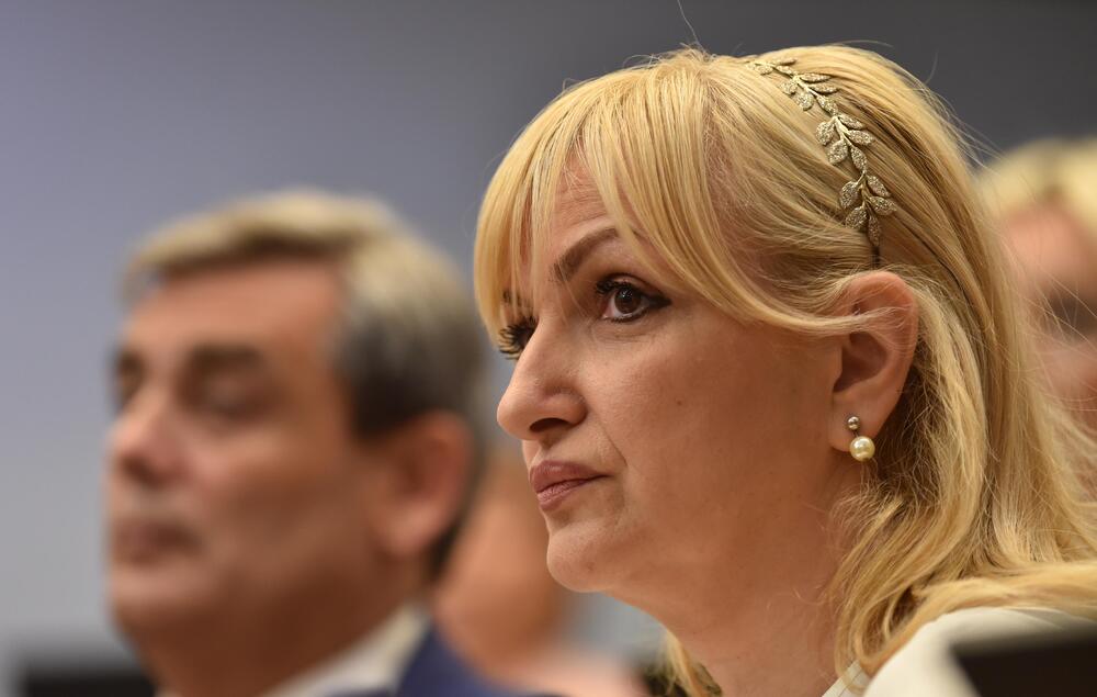 <p>Premijer Milojko Spajić odgovarao je na pitanja poslanika, na posebnoj sjednici Skupštine posvećenoj Premijerskom satu</p>