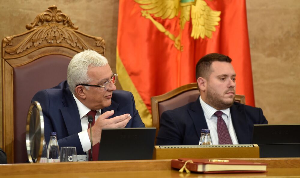 <p>Premijer Milojko Spajić odgovarao je na pitanja poslanika, na posebnoj sjednici Skupštine posvećenoj Premijerskom satu</p>