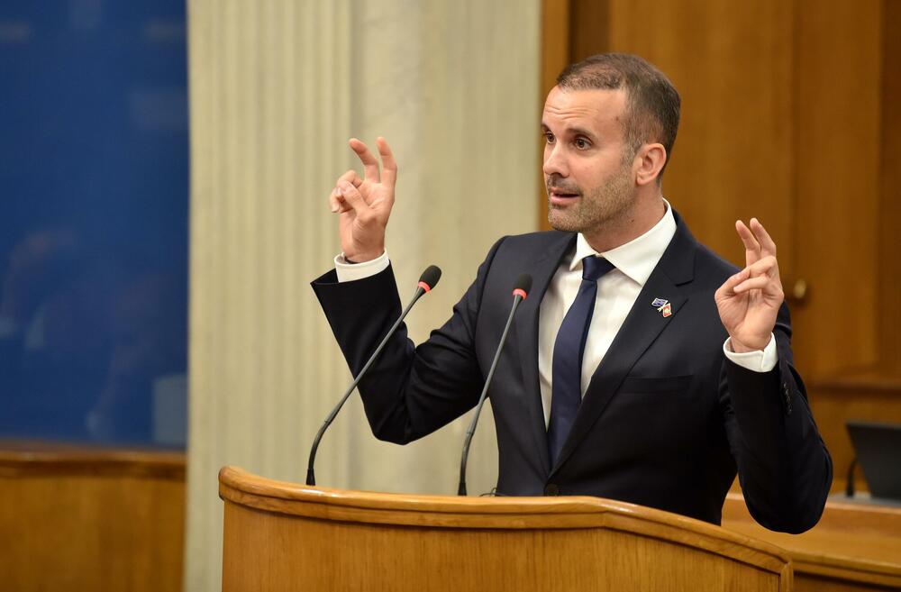 <p>Premijer Milojko Spajić odgovarao je na pitanja poslanika, na posebnoj sjednici Skupštine posvećenoj Premijerskom satu</p>