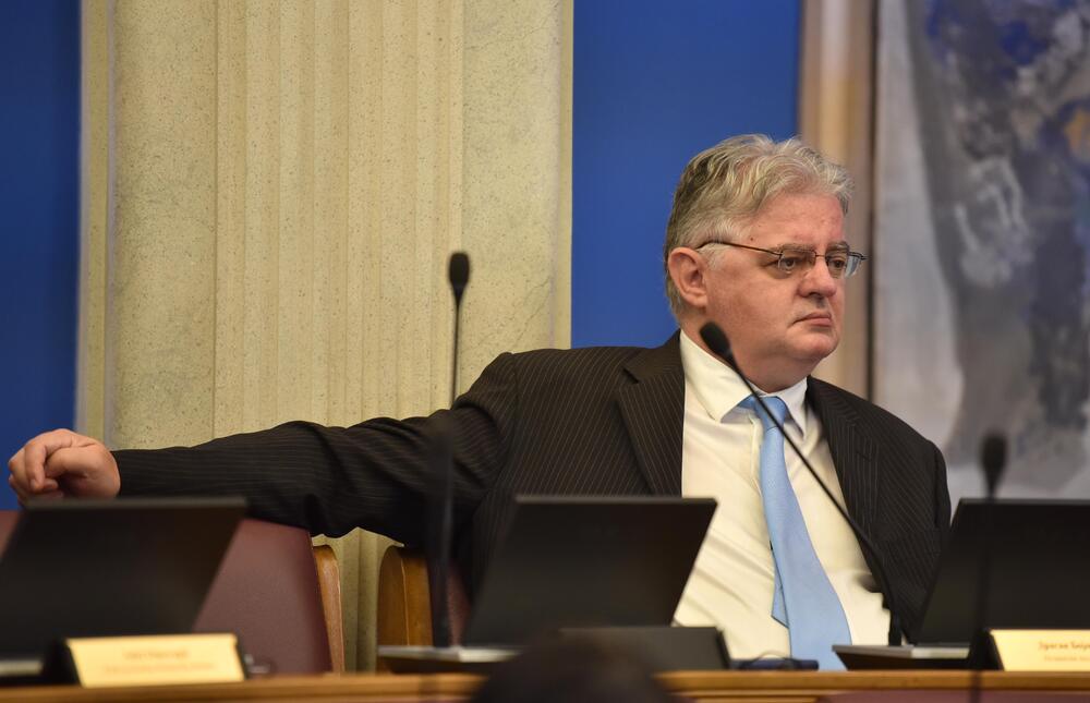 <p>Premijer Milojko Spajić odgovarao je na pitanja poslanika, na posebnoj sjednici Skupštine posvećenoj Premijerskom satu</p>