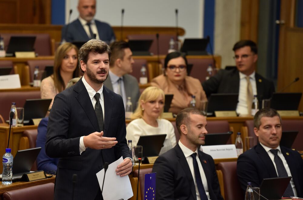 <p>Premijer Milojko Spajić odgovarao je na pitanja poslanika, na posebnoj sjednici Skupštine posvećenoj Premijerskom satu</p>