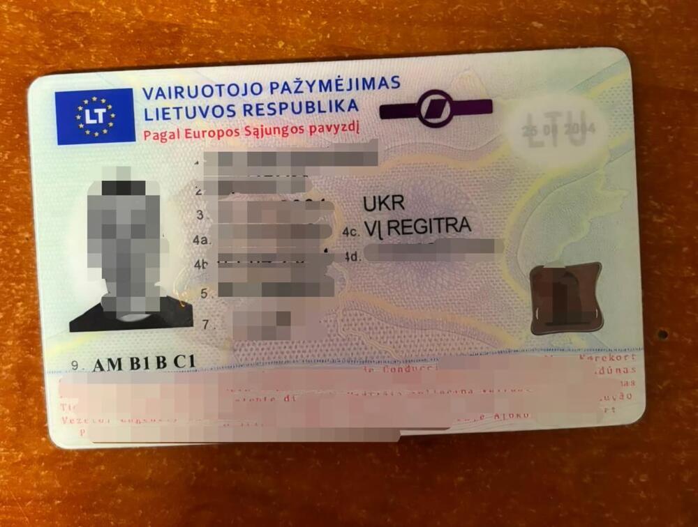 <p>Tri osobe prinudno udaljene iz Crne Gore</p>