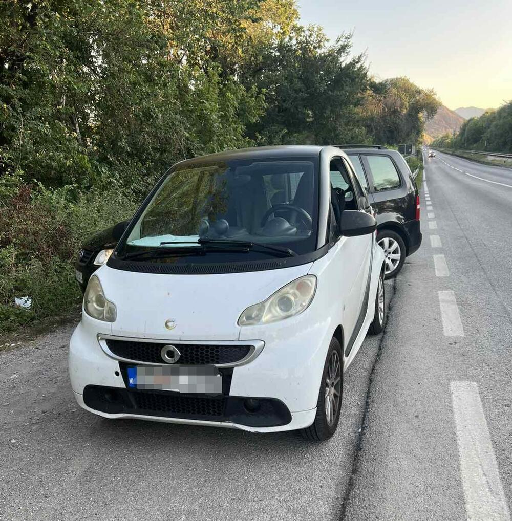 <p>Iz policije kažu da će se pojačan nadzor saobraćaja na putevima nastaviti u narednom periodu uz korišćenje dronova, sistema video &ndash; nadzora i drugih savremenih tehničkih sredstava, sa ciljem efikasnijeg otkrivanja i sankcionisanja najtežih saobraćajnih prekršaja i unapređenja bezbjednosti svih učesnika u saobraćaju</p>
