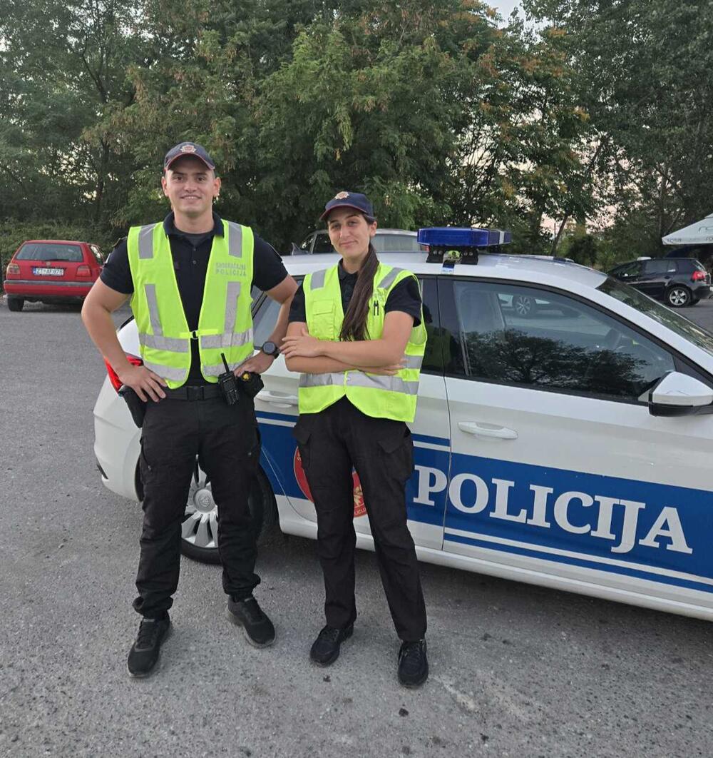 <p>Iz policije kažu da će se pojačan nadzor saobraćaja na putevima nastaviti u narednom periodu uz korišćenje dronova, sistema video &ndash; nadzora i drugih savremenih tehničkih sredstava, sa ciljem efikasnijeg otkrivanja i sankcionisanja najtežih saobraćajnih prekršaja i unapređenja bezbjednosti svih učesnika u saobraćaju</p>