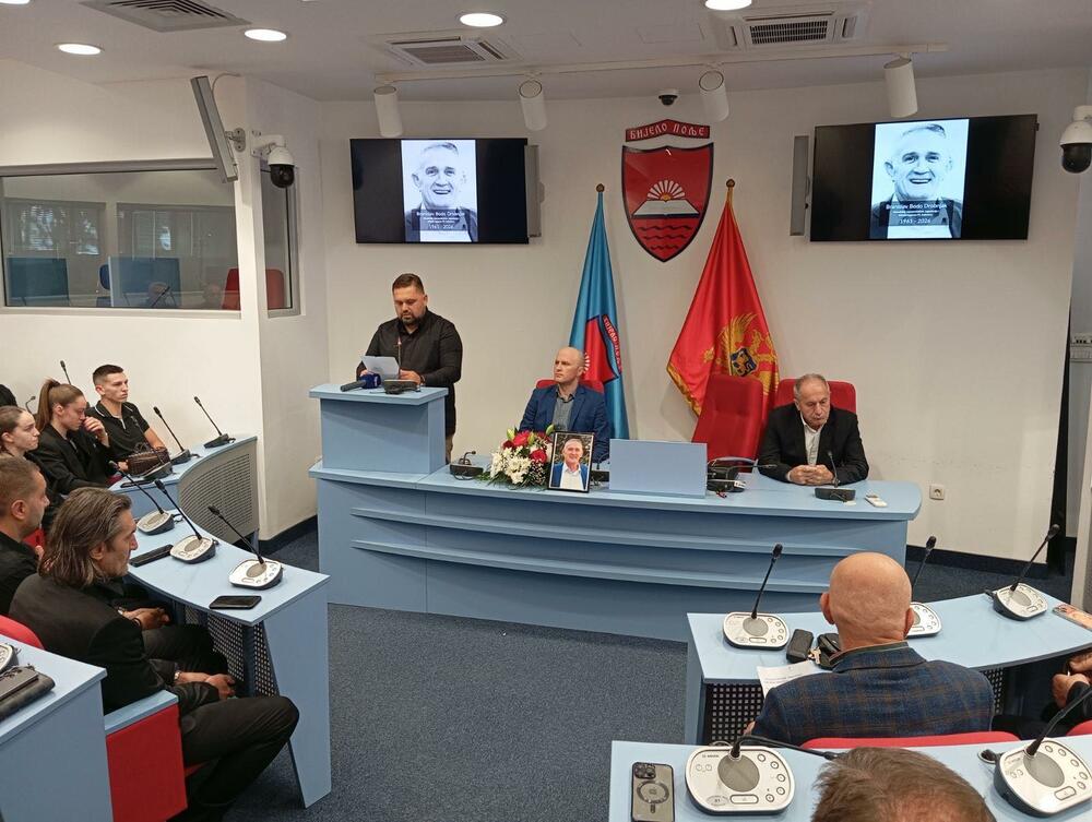 <p>Od Branislava Boda Drobnjaka su se oprostili članovi porodice, nekadašnji saigrači, sportski radnici i prijatelji</p>