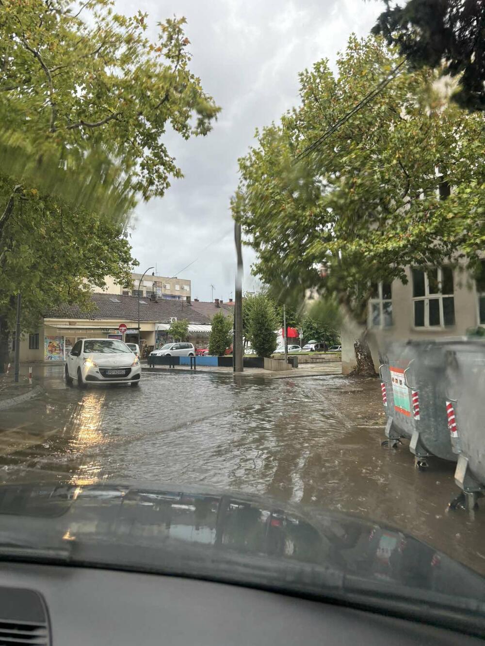 <p>Obilne padavine u jutarnjim satima u glavnom gradu</p>