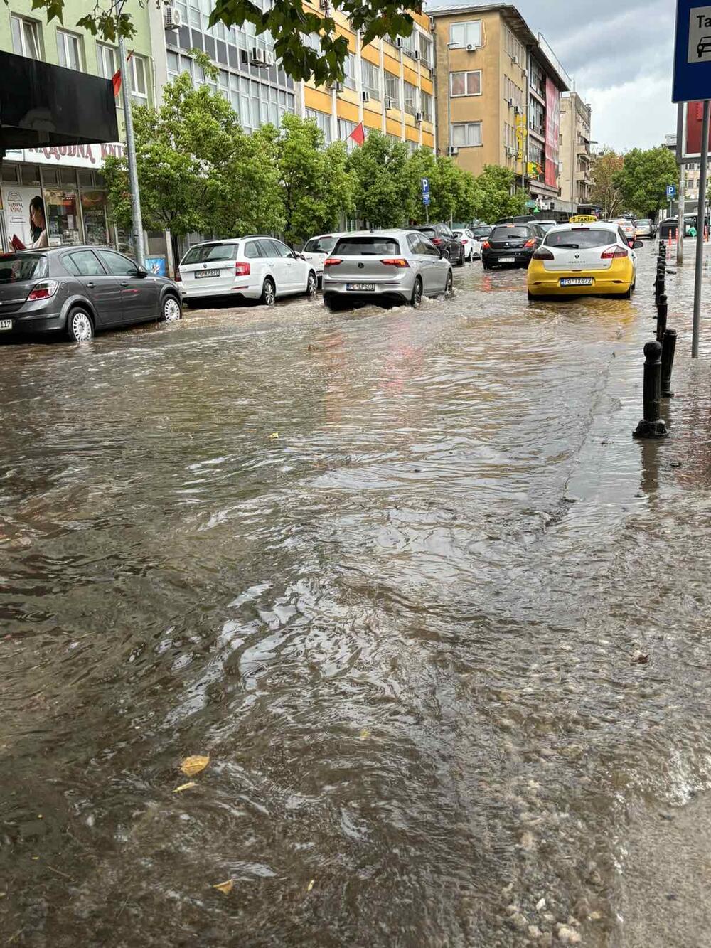 <p>Obilne padavine u jutarnjim satima u glavnom gradu</p>