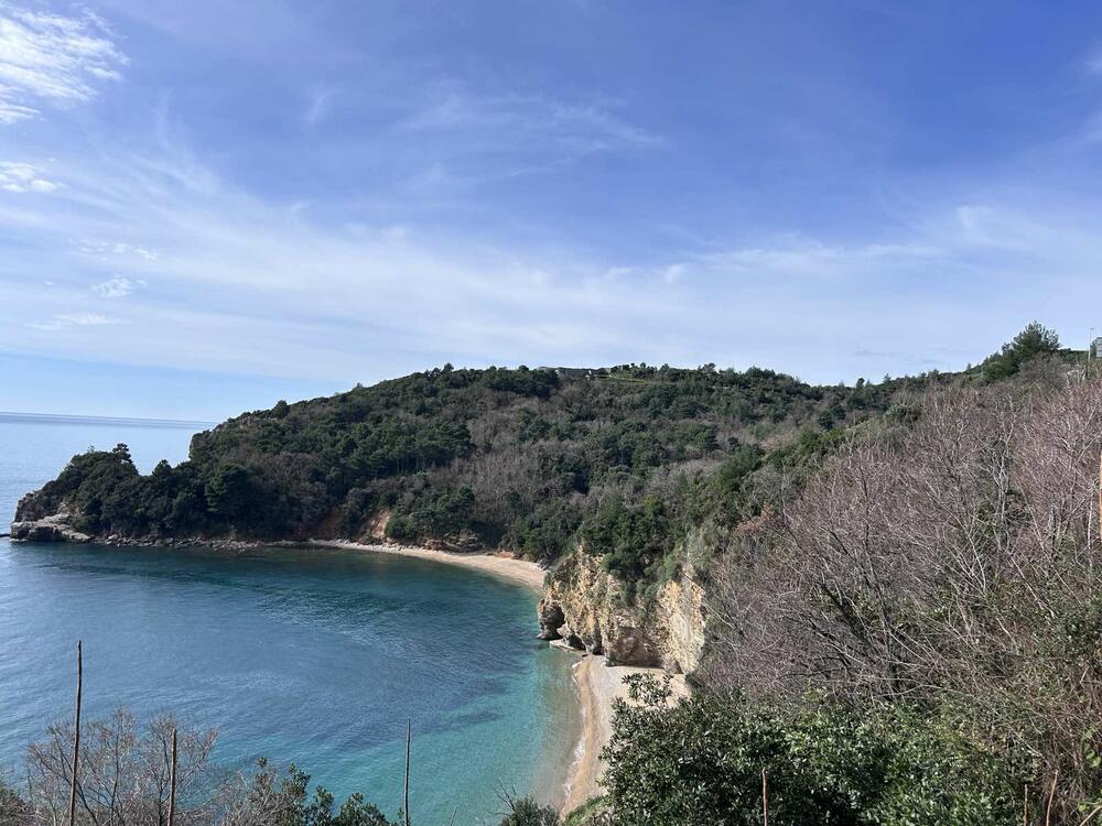 Budva: Utopio se mladić na plaži Mogren II, iako su kupališta bila...