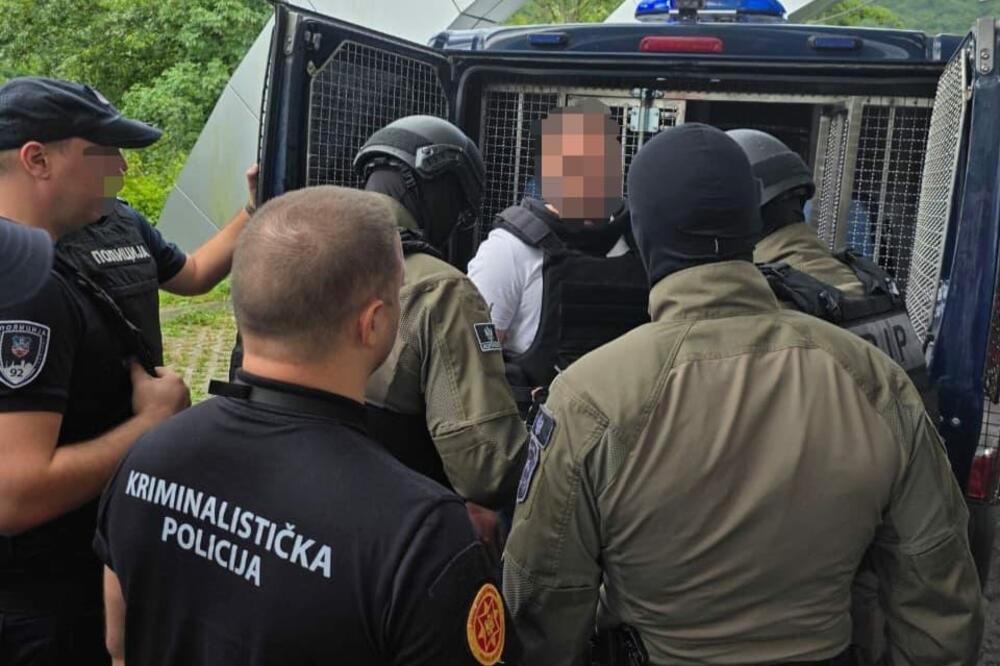 Izručenje na graničnom prelazu, Foto: Uprava policije