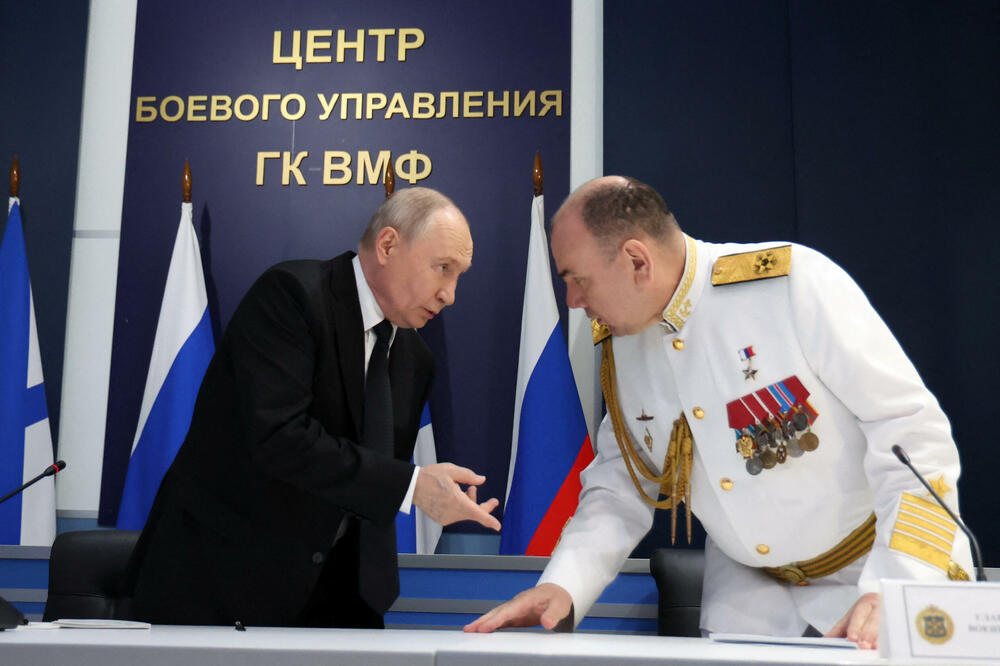 Putin sa komandantom ruske mornarice Aleksandrom Moisejevim u Sankt Peterburgu, 26. jula, Foto: Rojters