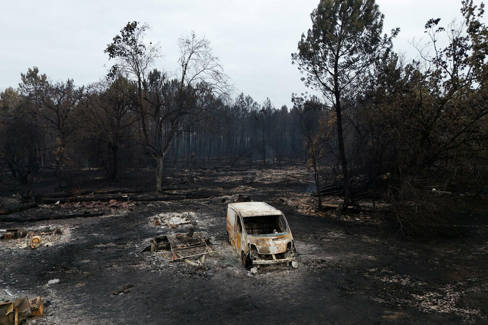 <p>Vlasti su evakuisale oko 220.000 ljudi, među kojima su turisti i lokalno stanovništvo</p>