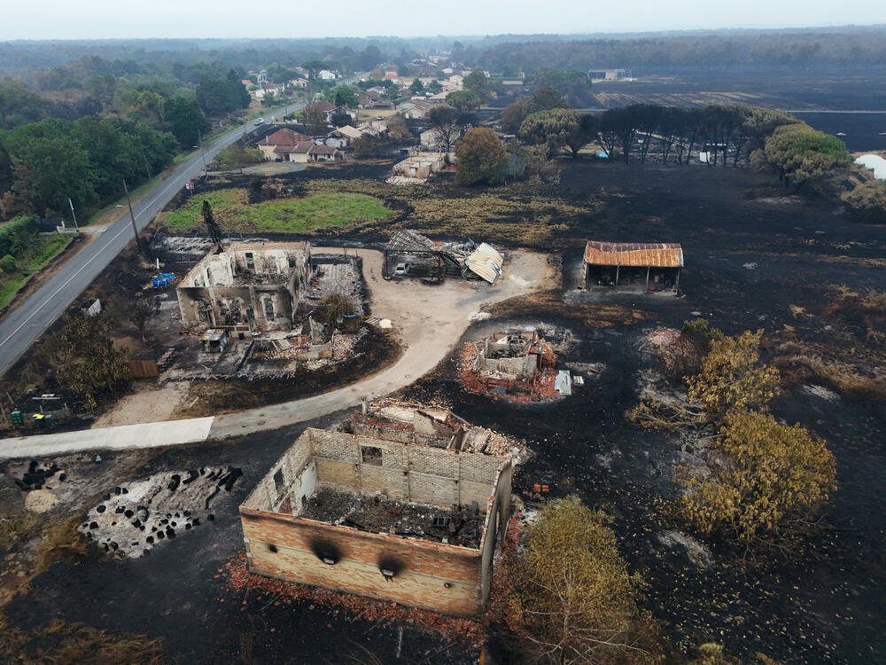 <p>Vlasti su evakuisale oko 220.000 ljudi, među kojima su turisti i lokalno stanovništvo</p>