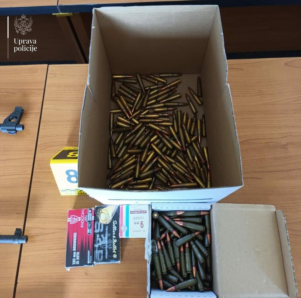 <p>U saopštenju Uprave policije (UP) se navodi da su policajci Regionalnog centra bezbjednosti "Sjever" sproveli represivne aktivnosti usmjerene na pronalazak i oduzimanje oružja, municije i eksplozivnih naprava u ilegalnom posjedu</p>