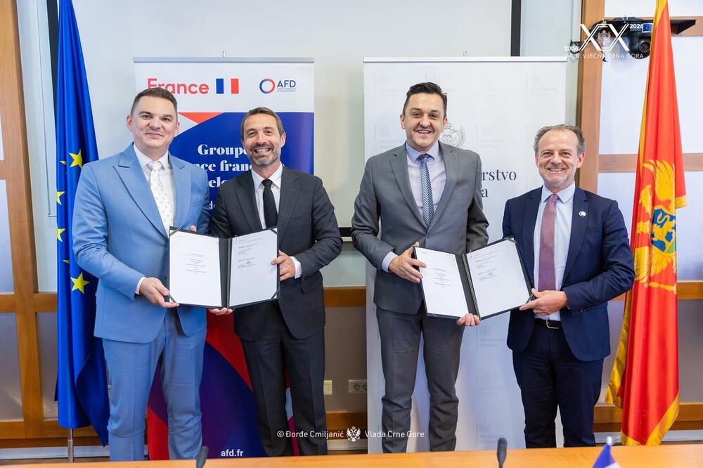 Sa potpisivanja ugovora, Foto: Ministarstvo finansija