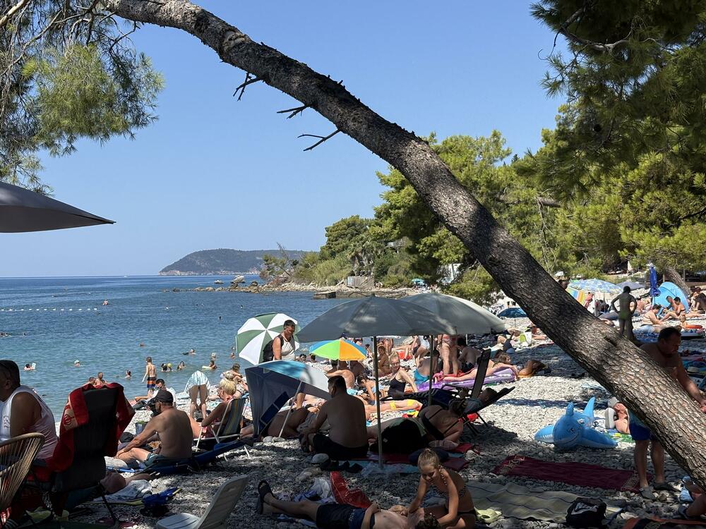 <p>Obavještenje o zabrani kupanja u ovom dijelu Bara &ndash; na Žukotrlici došlo je nakon što su "Vijesti" objavile da je u tom naselju došlo do izlivanja kanalizacije u more na najmanje dva mjesta</p>