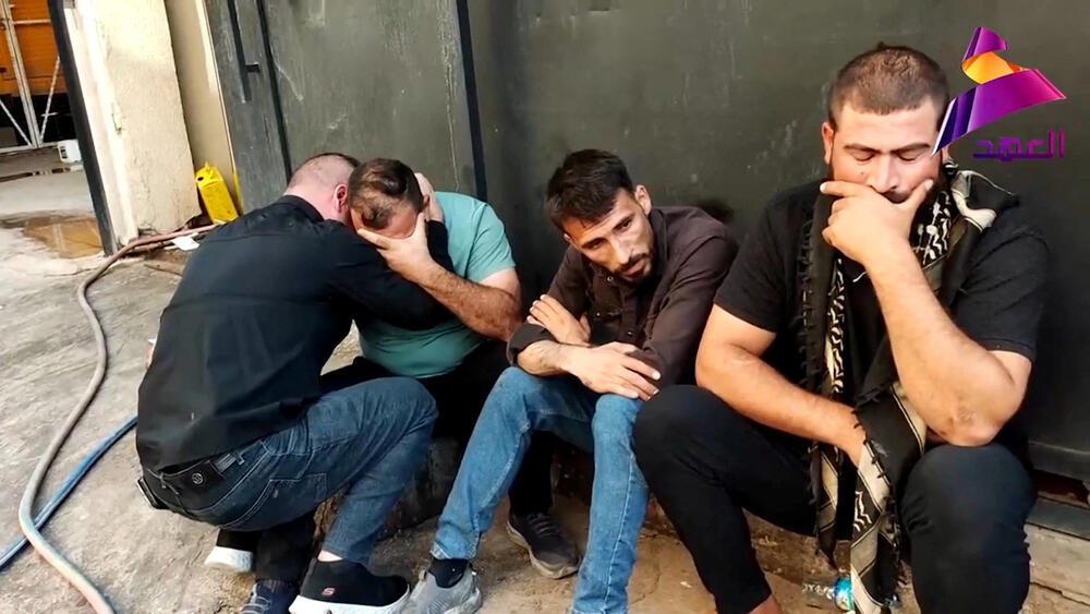 Ispred bolnice u Mosulu nakon napada u kojima su stradali pripadnici iračkih Snaga narodne mobilizacije