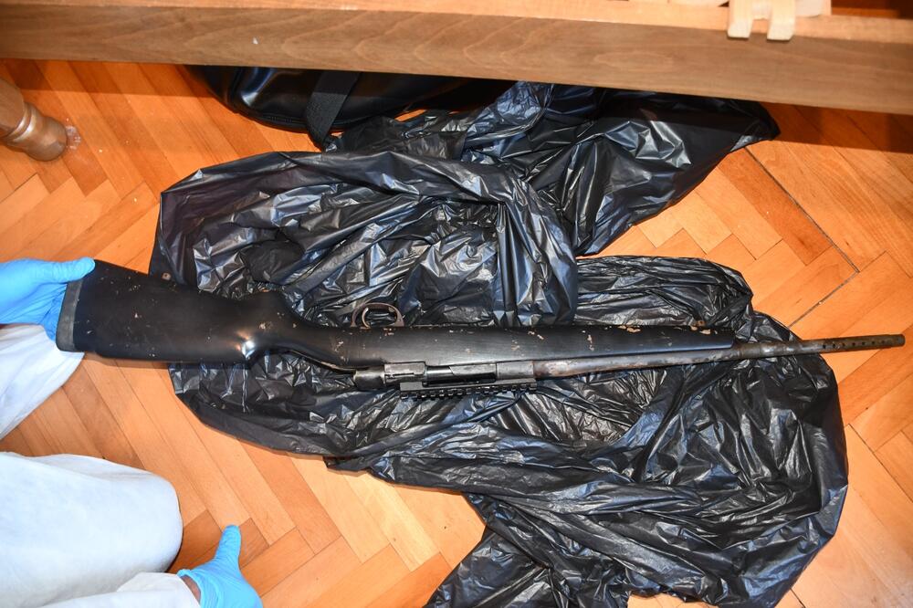 <p>Direktor Uprave policije Lazar Šćepanović naglasio je, na konferenciji za novinare, da su hapšenjem dvojice Novljana najvjerovatnije spriječena najteža krivična djela u obračunima organizovanih kriminalnih grupa</p>