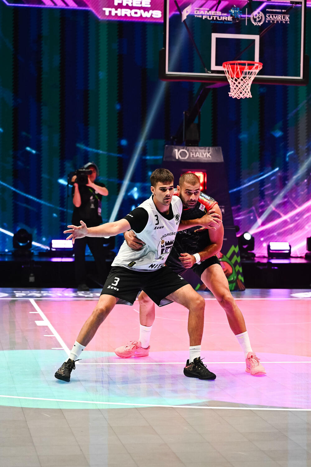 <p>Crnogorski predstavnici kontrolisali su meč od početka do kraja i pobjedom 36:31 upisali drugi trijumf na Games of the Future u Astani</p>