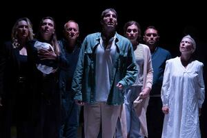 Snažna izvedba predstave &bdquo;Moji tužni monstrumi&ldquo; na Gradu teatru