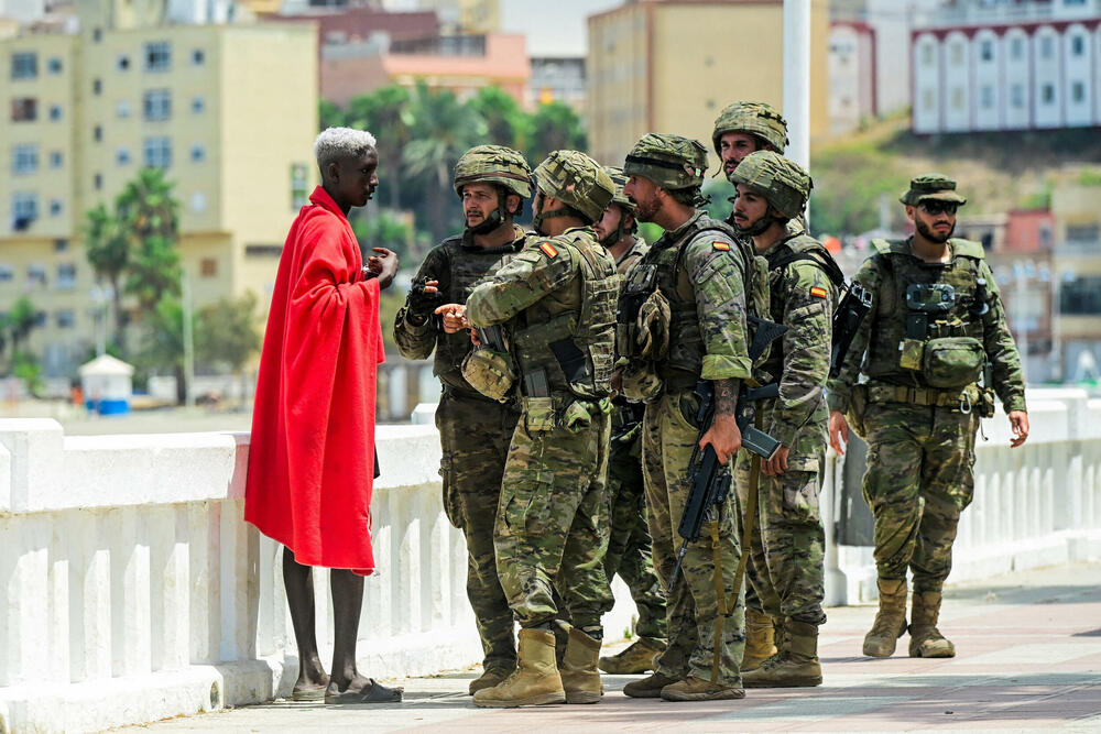 <p>Špansko Ministarstvo unutrašnjih poslova saopštilo je da su dvije osobe lakše povrijeđene u napadima nožem u dva odvojena incidenta i da je policija uhapsila jednog napadača</p>