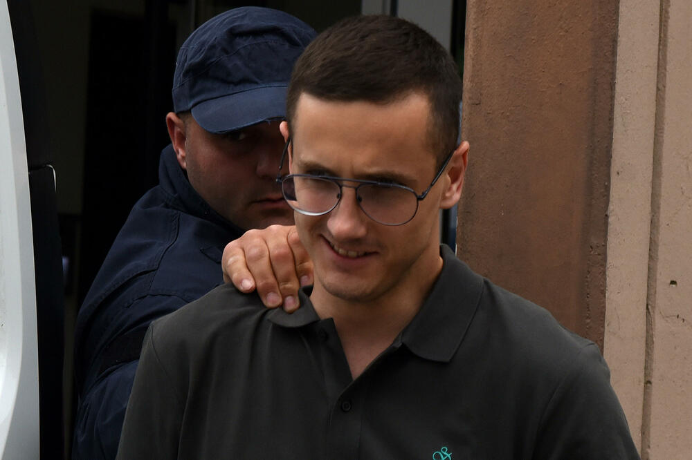 Jovan Mrvaljević tokom privođenja na suđenje u Osnovnom sudu u Podgorici početkom jula 2025. godine (arhiva), Foto: Luka Zeković