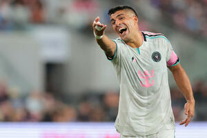 Pistolero stariji, ali bolji