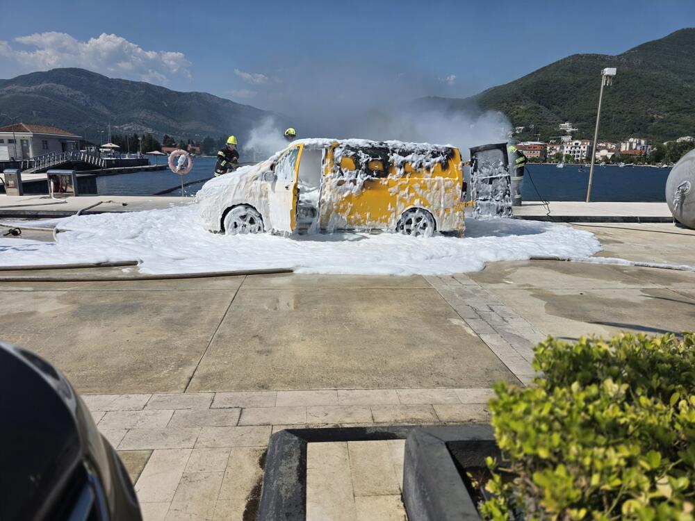 <p>Brza intervencija pripadnika Službe zaštite i spašavanja Opštine Tivat spriječila je širenje vatre na okolne objekte i na plovila vezana u ovom dijelu elitne tivatske marine</p>  <div contenteditable="false" tabindex="-1"> </div>