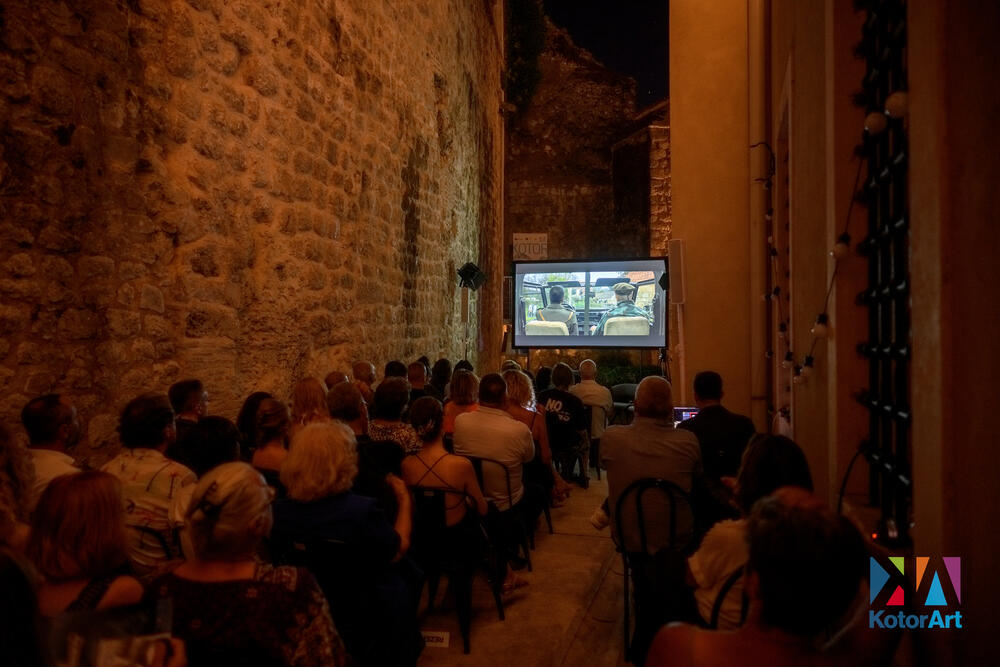 <p>Jubilarno izdanje Festivala proteklo je u znaku "Trajanja", teme pod kojom su se u Kotoru okupili umjetnici, publika i ljubitelji umjetnosti iz Crne Gore i svijeta. Organizatori sumirali program koji je svečano zatvoren sinoć, koncertom Janoška ansambla</p>
