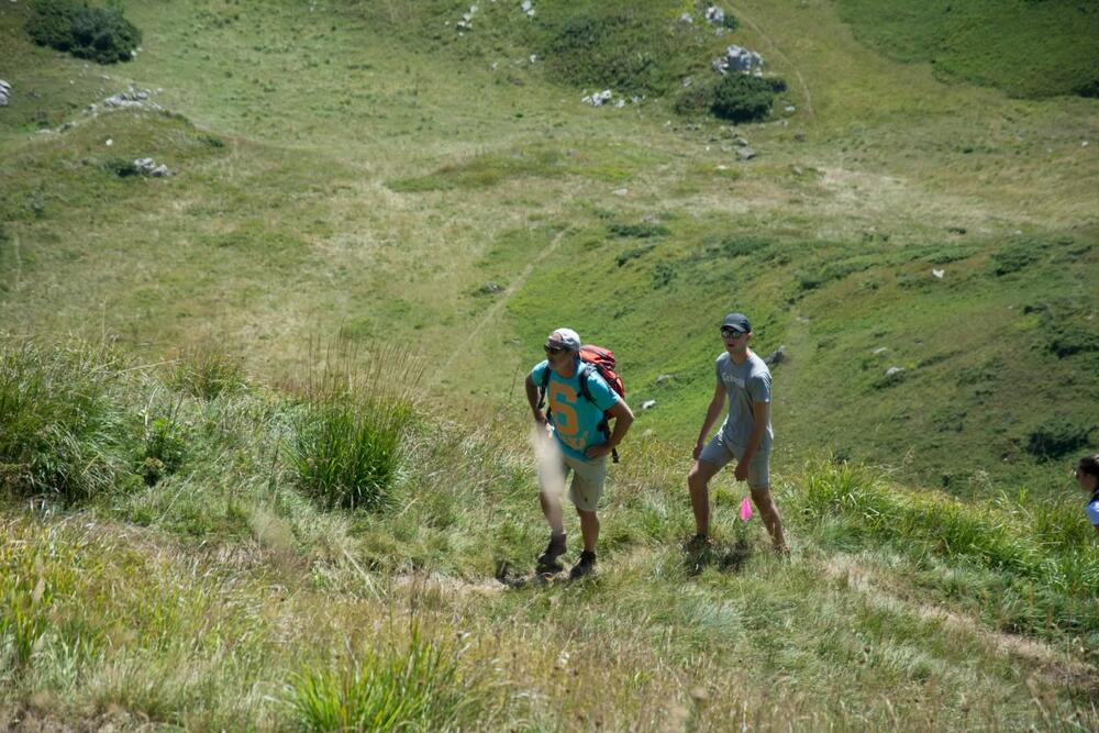 <p>Bjelasica Trail tradicionalno okuplja najbolje crnogorske, ali i najbolje trkače regiona &ndash; ljude koji dolaze da obaraju rekorde staze i podižu nivo cijele trke. Njihovo prisustvo, objašnjavaju organizatori, pokazuje da se na Bjelasici ozbiljno trči i da rezultat ostvaren na toj planini ima posebnu težinu</p>